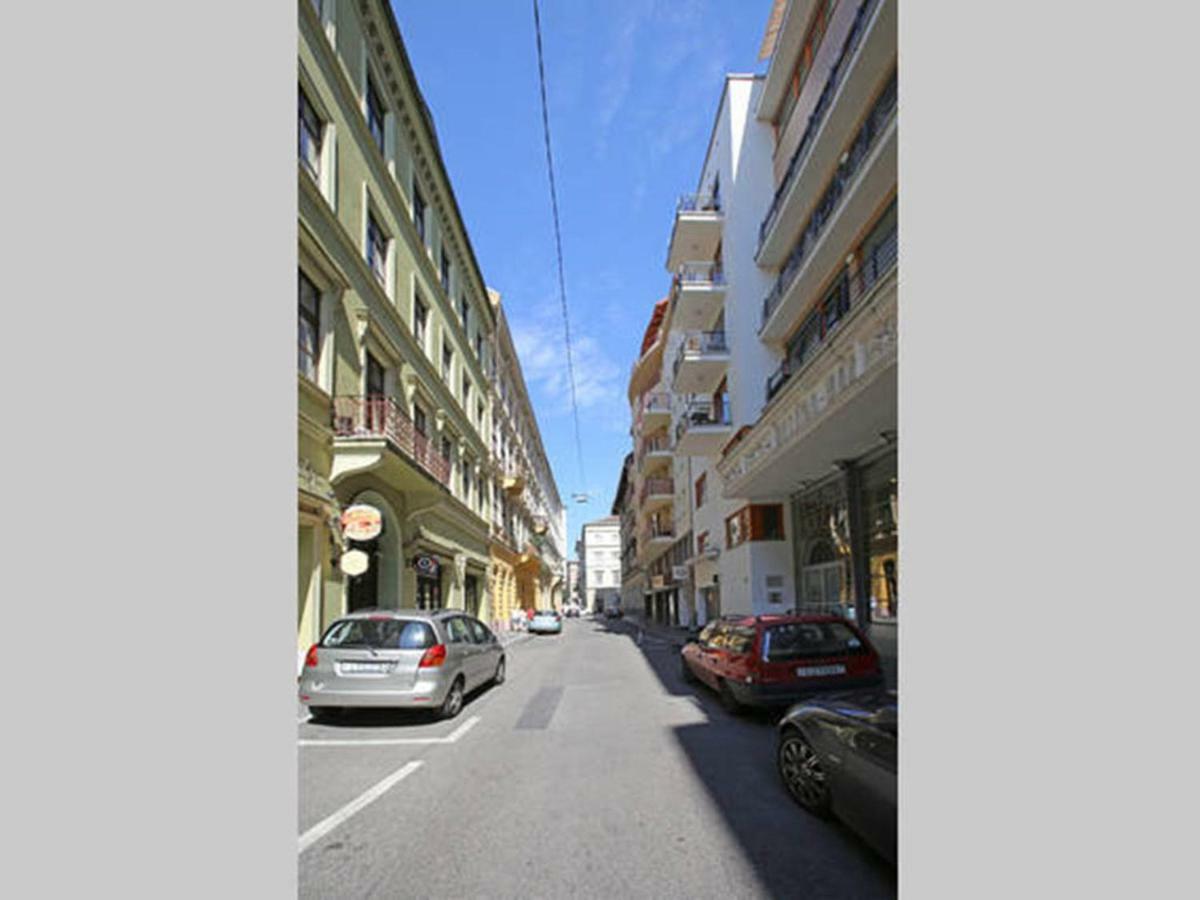 Апартаменты Downtown Garden Isle In Urban Style-Free Parking Будапешт Экстерьер фото